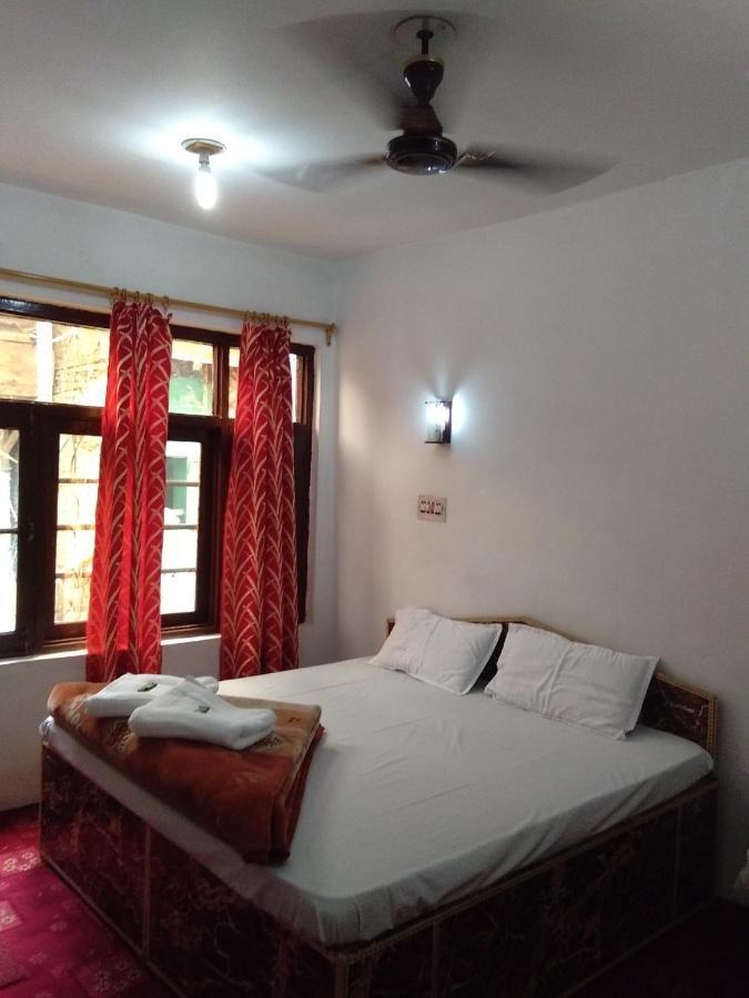 Howrah Guest House ศรีนาการ์ ภายนอก รูปภาพ