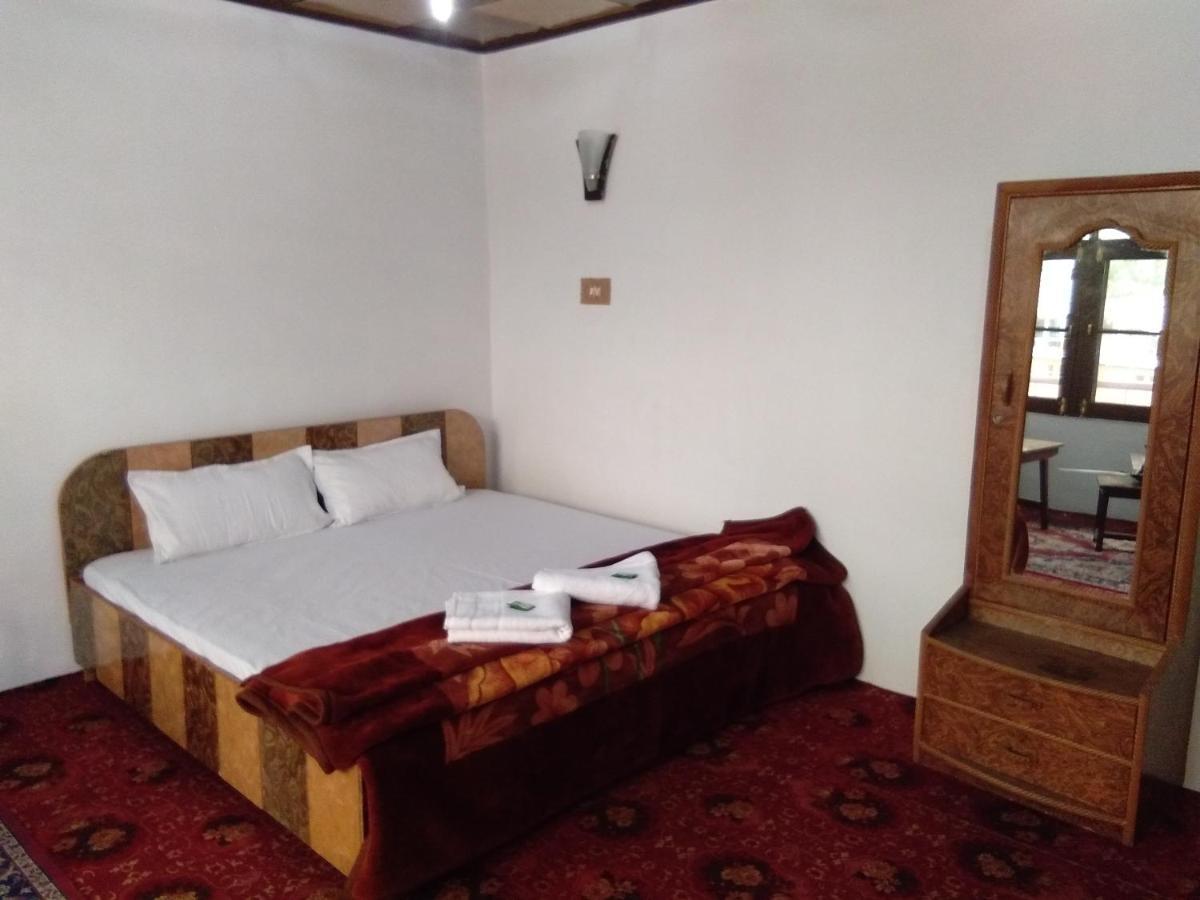 Howrah Guest House ศรีนาการ์ ภายนอก รูปภาพ