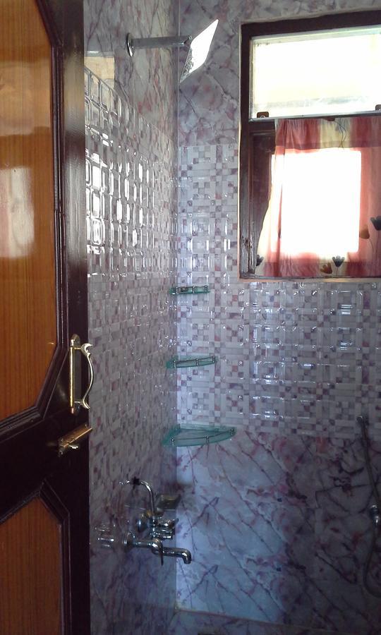 Howrah Guest House ศรีนาการ์ ภายนอก รูปภาพ