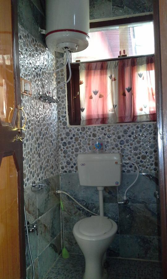 Howrah Guest House ศรีนาการ์ ภายนอก รูปภาพ