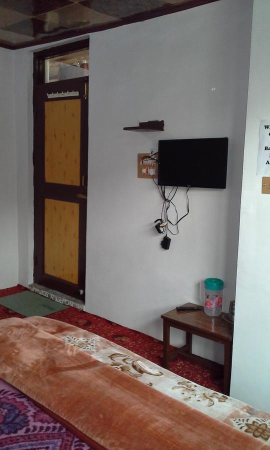 Howrah Guest House ศรีนาการ์ ภายนอก รูปภาพ