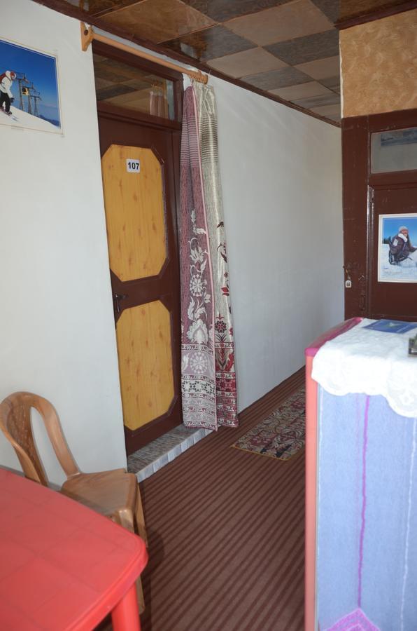 Howrah Guest House ศรีนาการ์ ภายนอก รูปภาพ