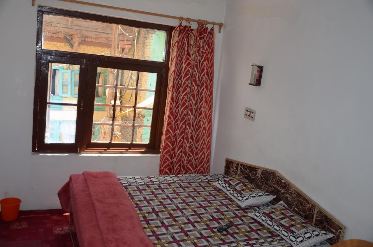 Howrah Guest House ศรีนาการ์ ภายนอก รูปภาพ