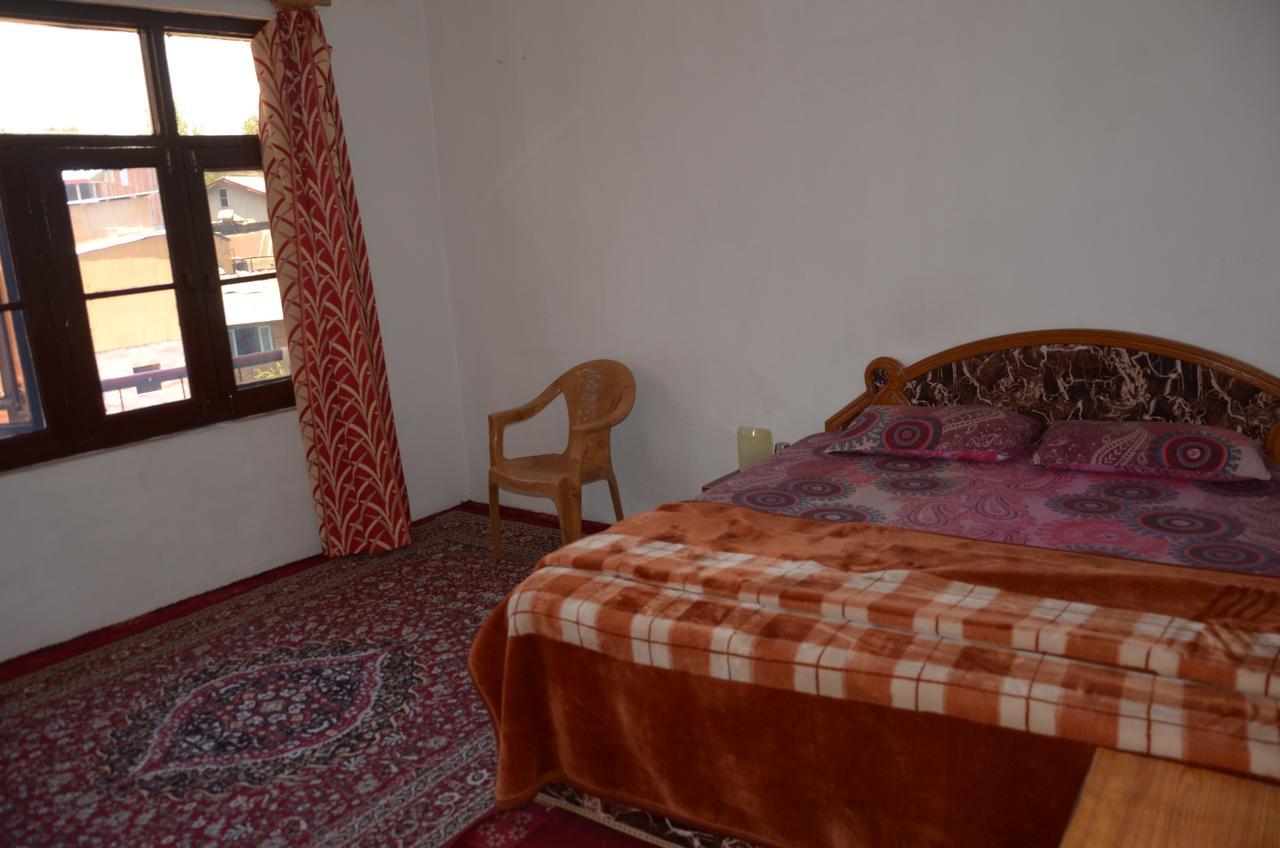 Howrah Guest House ศรีนาการ์ ภายนอก รูปภาพ