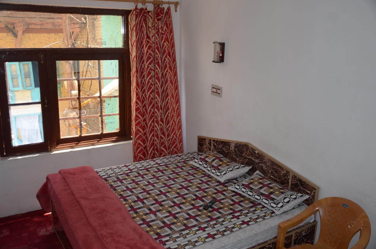 Howrah Guest House ศรีนาการ์ ภายนอก รูปภาพ