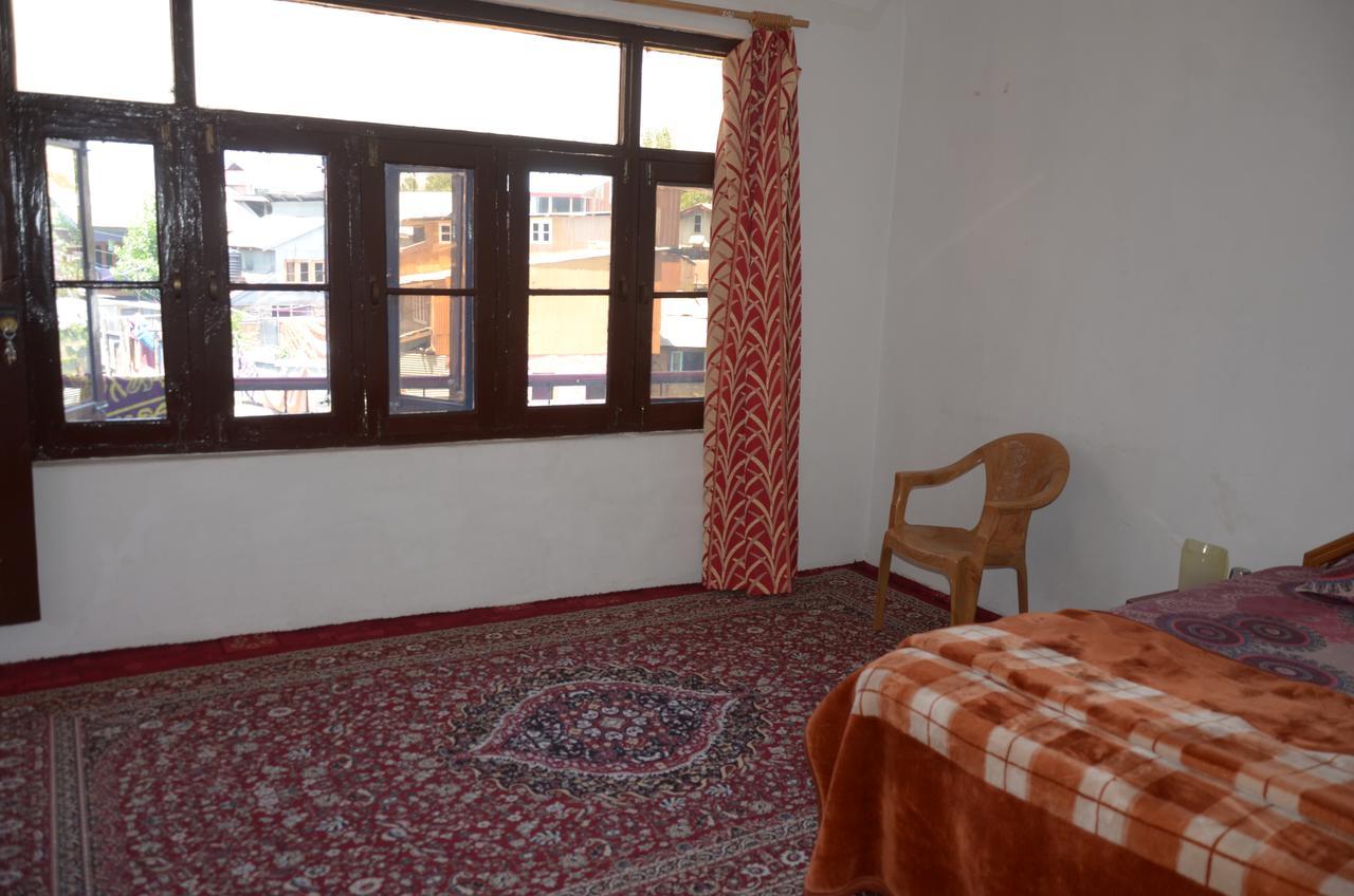 Howrah Guest House ศรีนาการ์ ภายนอก รูปภาพ