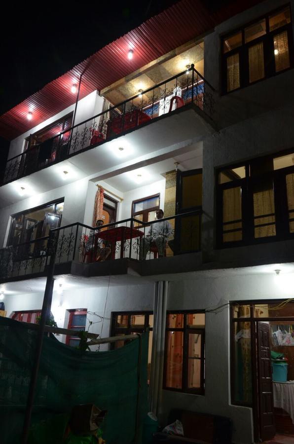 Howrah Guest House ศรีนาการ์ ภายนอก รูปภาพ