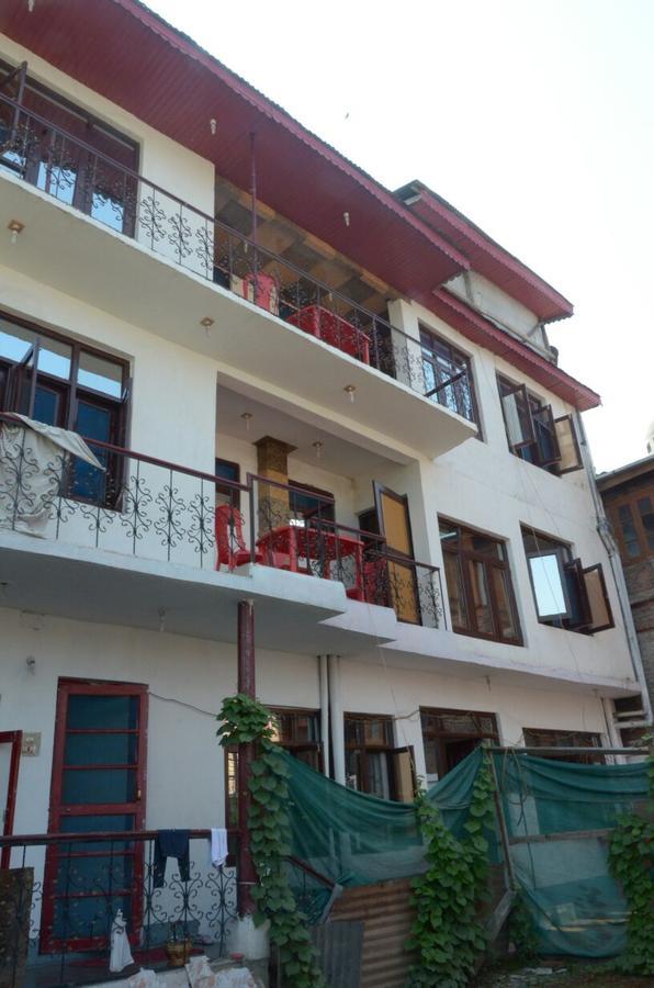Howrah Guest House ศรีนาการ์ ภายนอก รูปภาพ