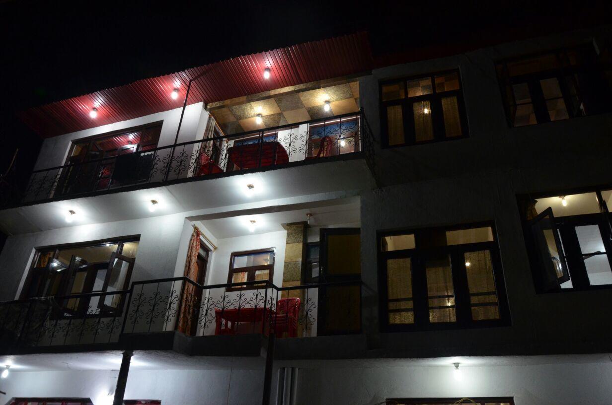 Howrah Guest House ศรีนาการ์ ภายนอก รูปภาพ